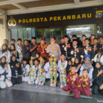 Serahkan Piala Bergilir Jambore Silat Lintau IX Koto Indonesia Cup VII